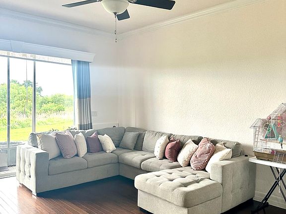 4th image of 1033 Greengate Blvd
