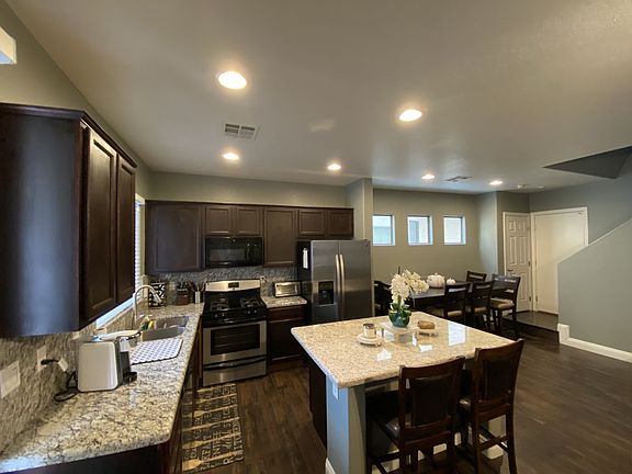 3rd image of 7555 Holiday Hills St