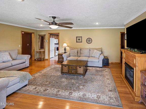 4th image of 778 Whippoorwill Cir