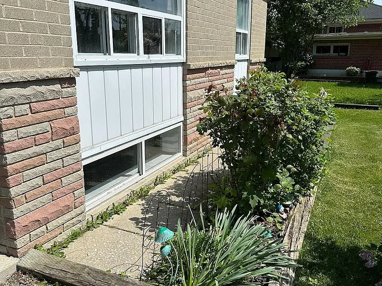 19 Benstrow Ave — Photo 2
