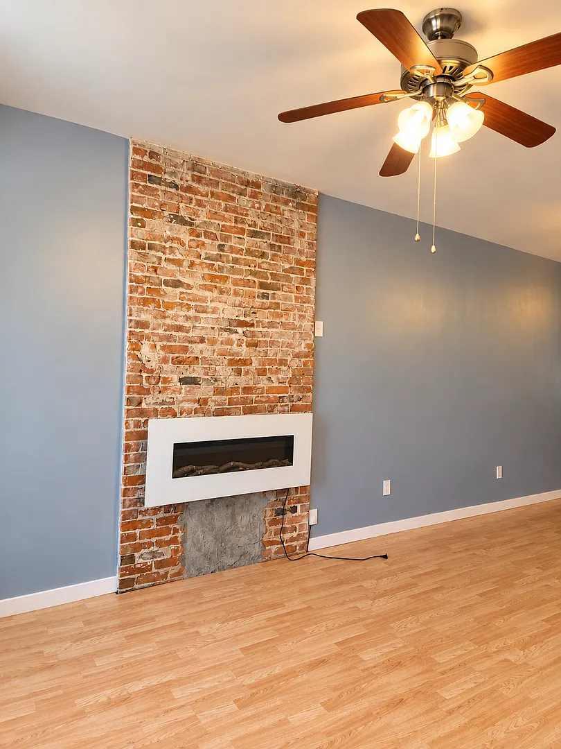 Charming 3 bed/2 bath Townhome with a private yard available for rent! — Photo 3