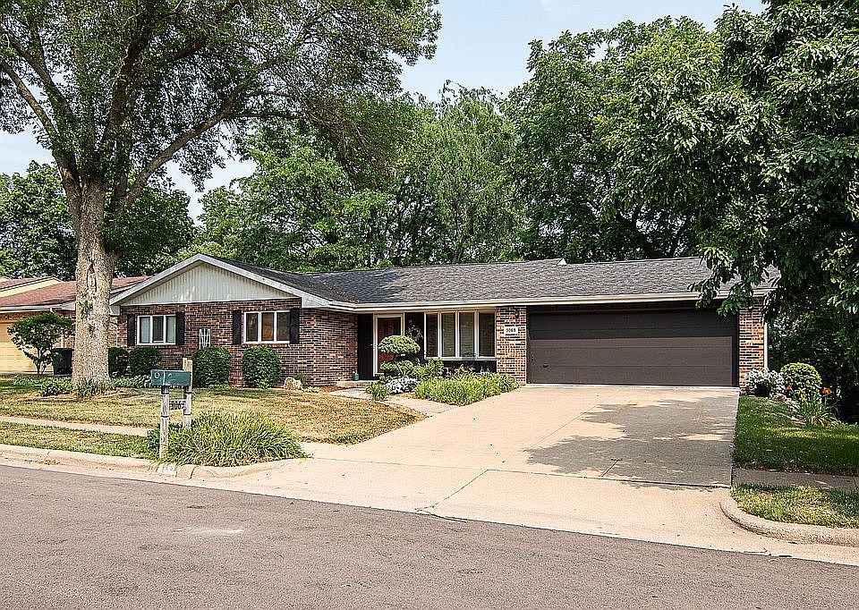 1st image of 3065 Arbor Oaks Dr
