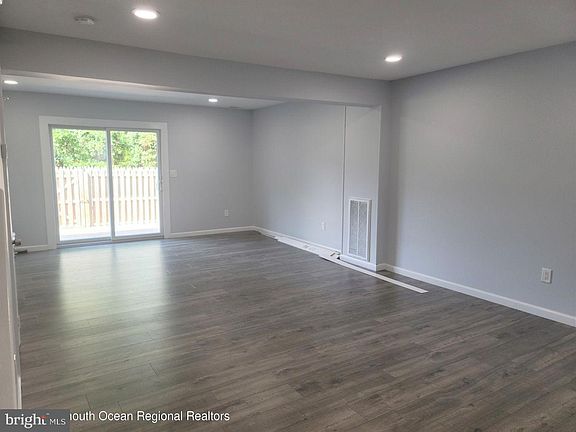4th image of 2106 Adams Ave #A