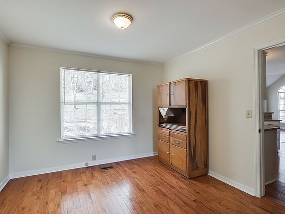 3rd image of 405 Cobblestone Ct
