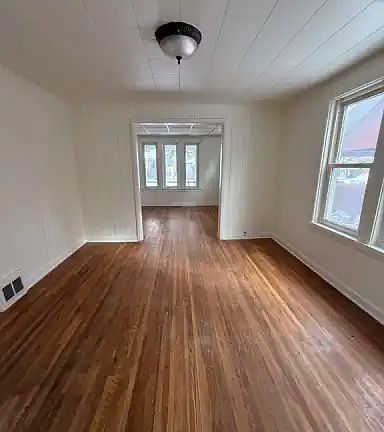 4th image of 217 Campbell Ave #1A