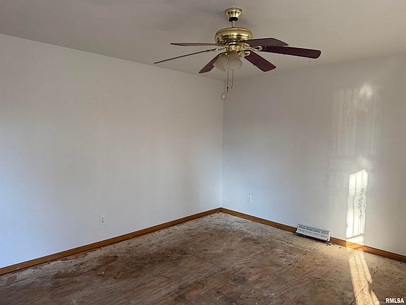 3rd image of 2325 Sutherland Rd