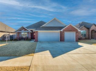 1904 NE 27th Ter, Moore, OK 73160