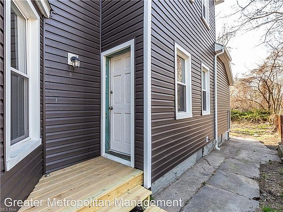 2nd image of 2805 Queen Ave #Up