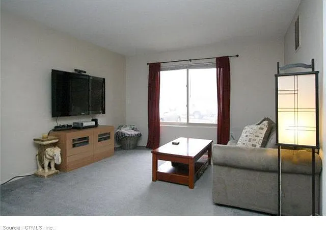 1 Cherokee Ct — Photo 2