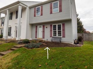 13498 Foxlease Ct, Herndon, VA 20171