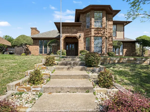 2428 Stonegate Dr N, Bedford, TX 76021