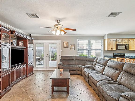 4th image of 445 Woodward Dr