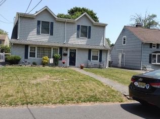 18 Tuttle St, Green Brook, NJ 08812