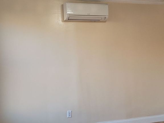 4th image of 978 Rogers Ave APT 2