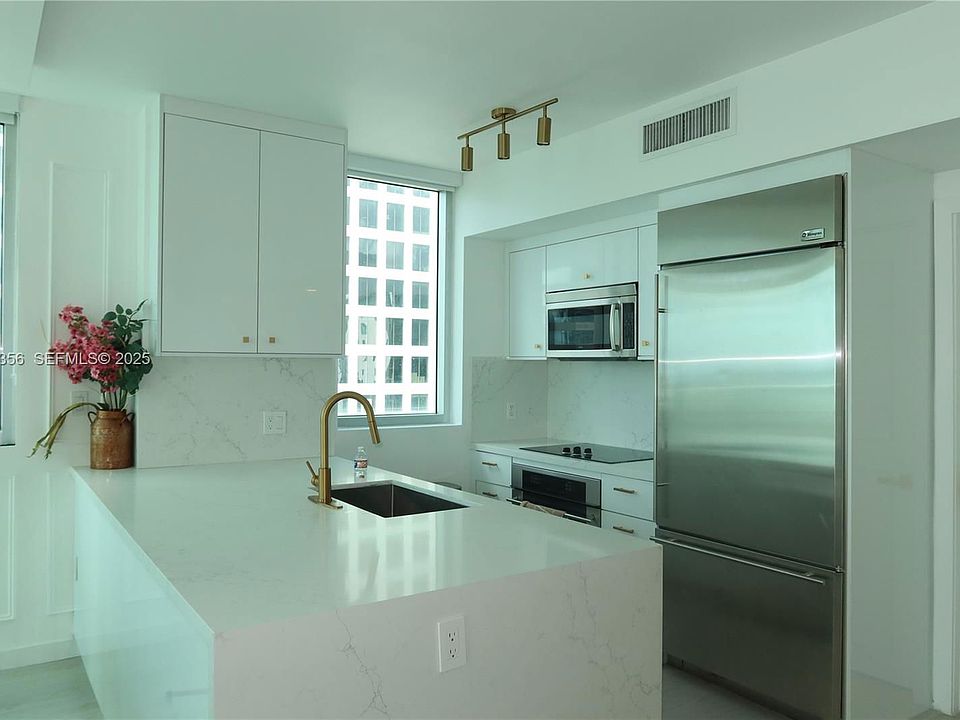 1st image of 500 Brickell Ave APT 3902