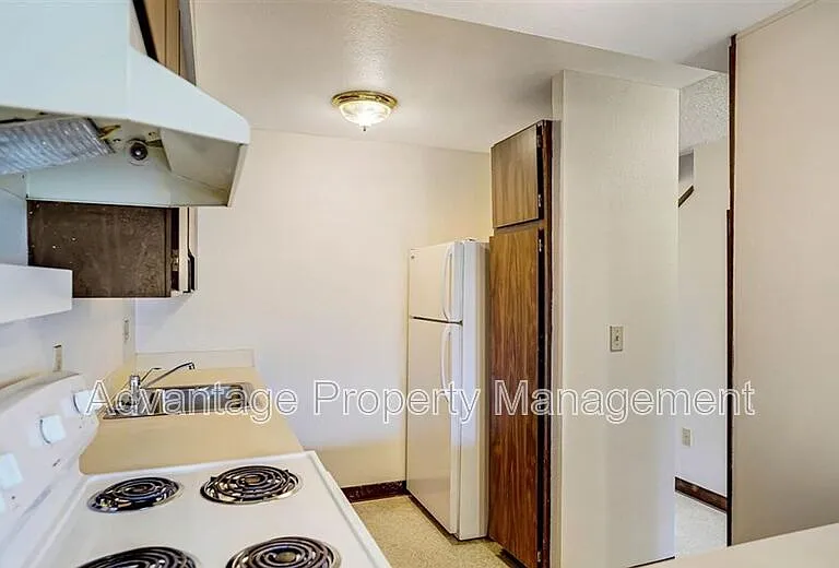 1455 NW Division St #2 — Photo 9