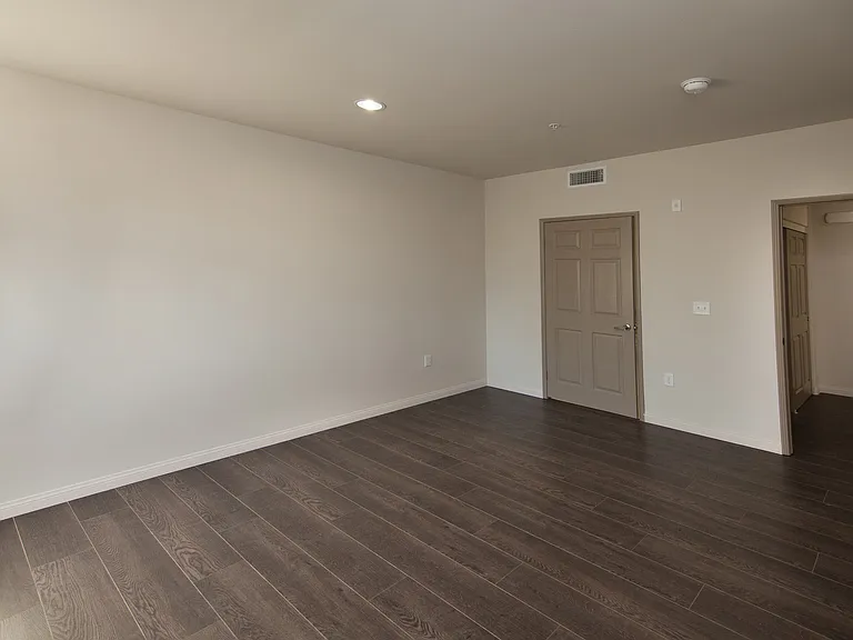 Sherman Oaks Place — Photo 20
