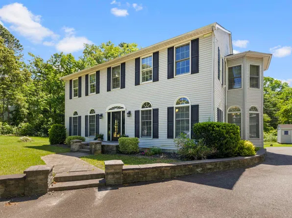 2 Moore Ter, Cape May Court House, NJ 08210