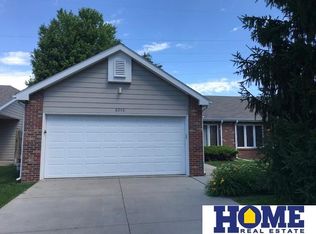 8240 Karl Ridge Rd, Lincoln, NE 68506