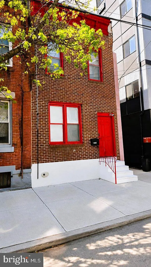 1558 N Randolph St — Photo 1
