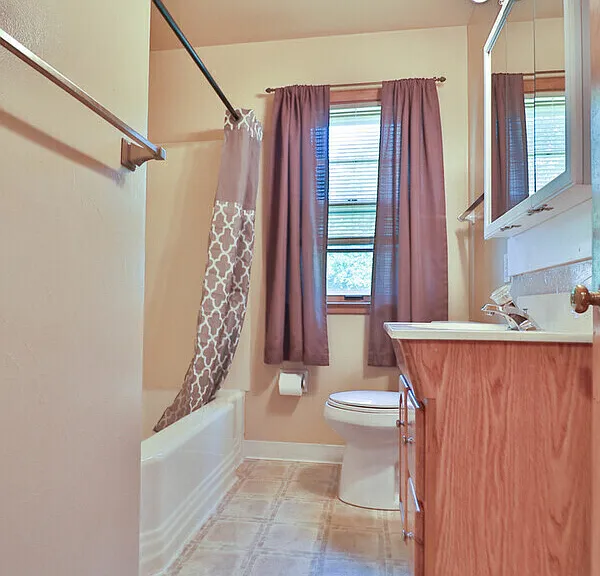 1904 S Hawthorne Ave — Photo 13