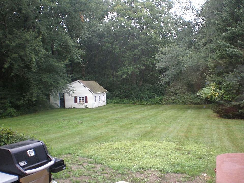 LEFT 1/2 OF YARD