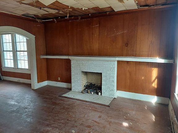 5th image of 107 Acorn Dr