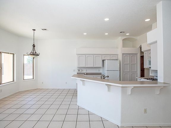 5th image of 10603 E 39th Ln