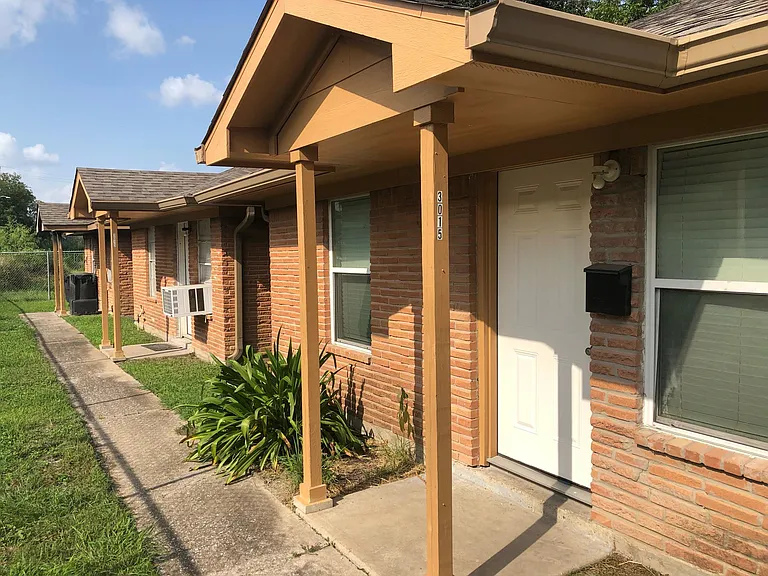 3015 Green St — Photo 1