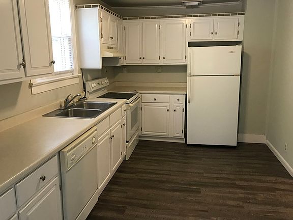 4th image of 1167 Lakeview Dr