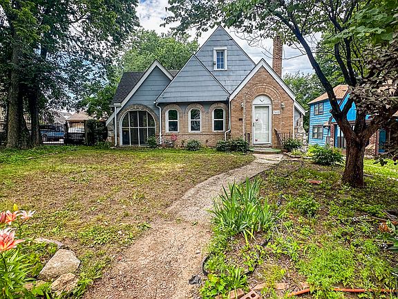 3rd image of 7412 Forest Ave