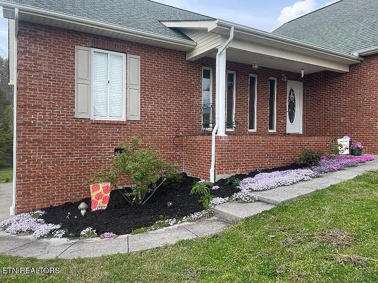 125 Link Ln — Photo 2