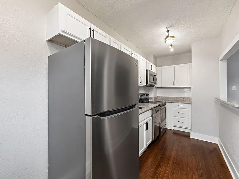 901 E Linwood Blvd — Photo 18