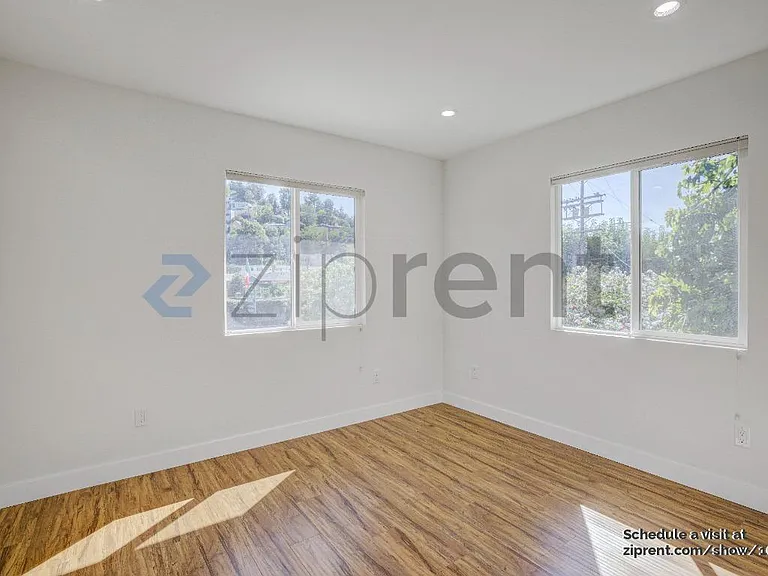 1917 Hyperion Ave — Photo 10