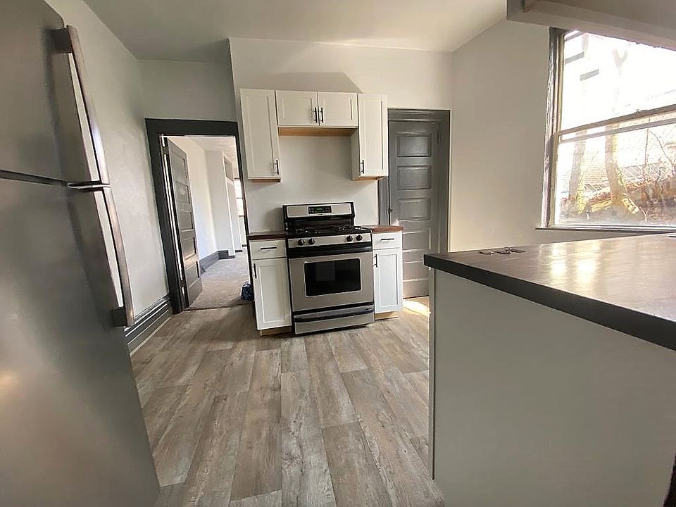 one-bedroom apartment in Brighton Heights