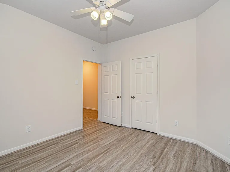 1904 Roaring Springs Ct — Photo 6
