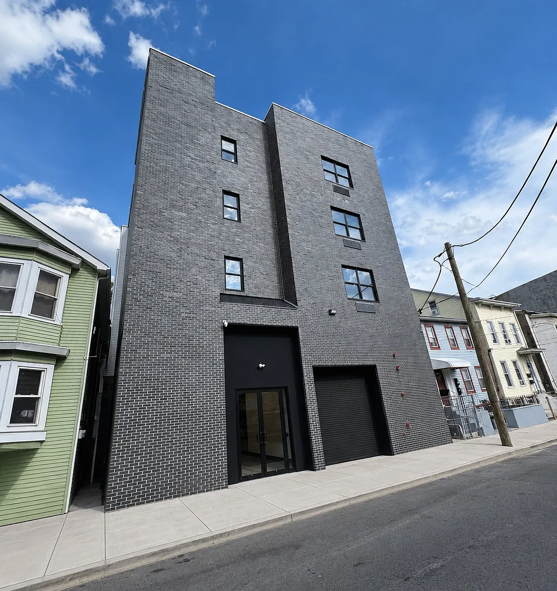 2 bed, $2,331 — Photo 1