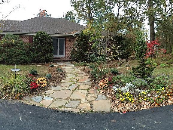 2nd image of 140 Seagull Ct