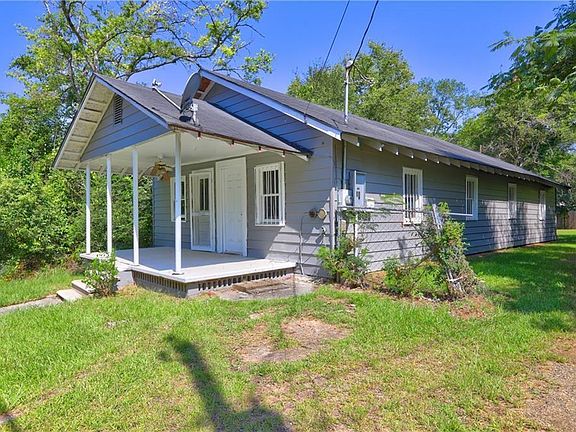 3rd image of 120 Caraker Ave