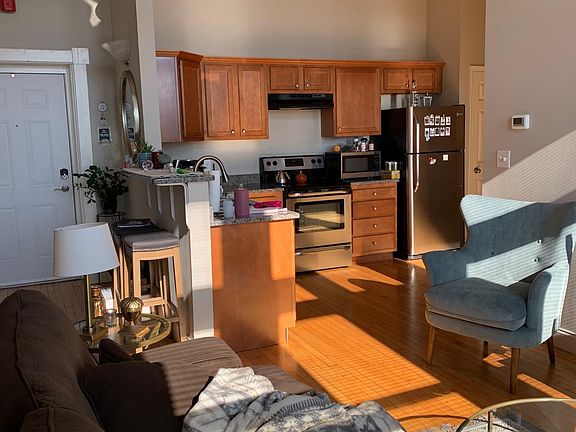 2nd image of 2920 5th Ave #206