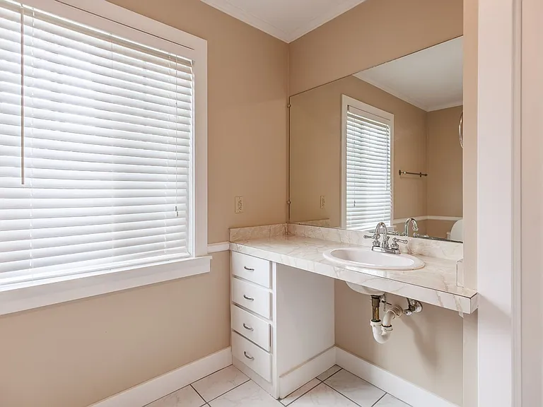 208 Pinecrest Ln — Photo 13