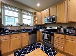 3657 N Janssen Ave #2W, Chicago, IL 60613