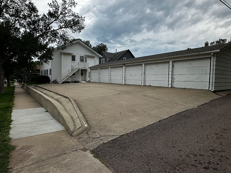 Garage included with the rent - with garage door opener
