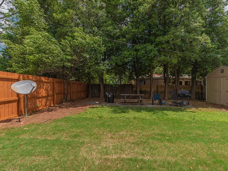 1602 Johns Rd #C — Photo 33