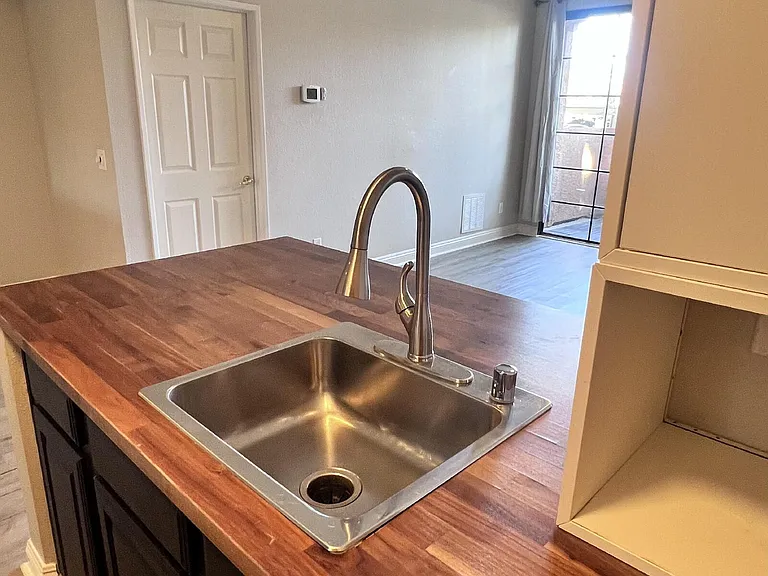 5122 S Jones Blvd #108 — Photo 21