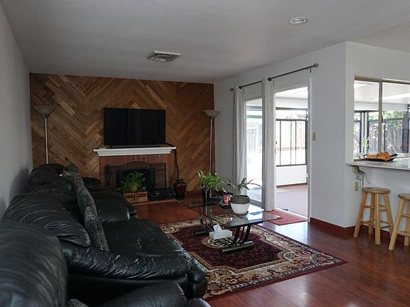 4th image of 3245 Desertwood Ln