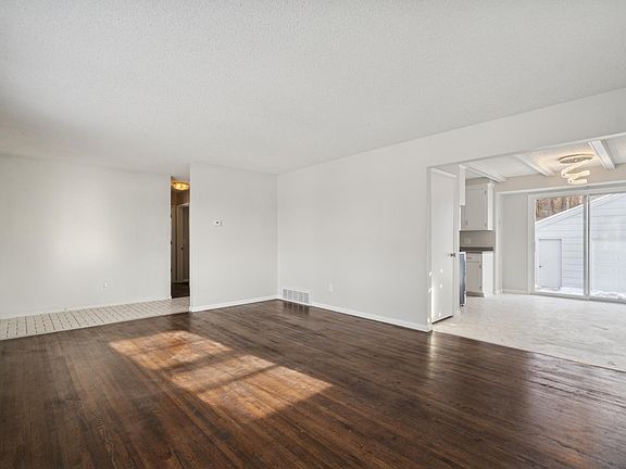 5th image of 4615 Johnson St NE