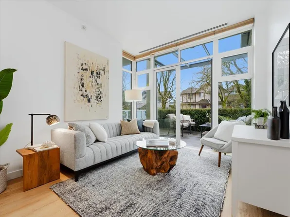 2221 E 30th Ave #107, Vancouver, BC V5N 3A1