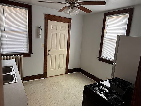 3rd image of 609 4th St APT 4