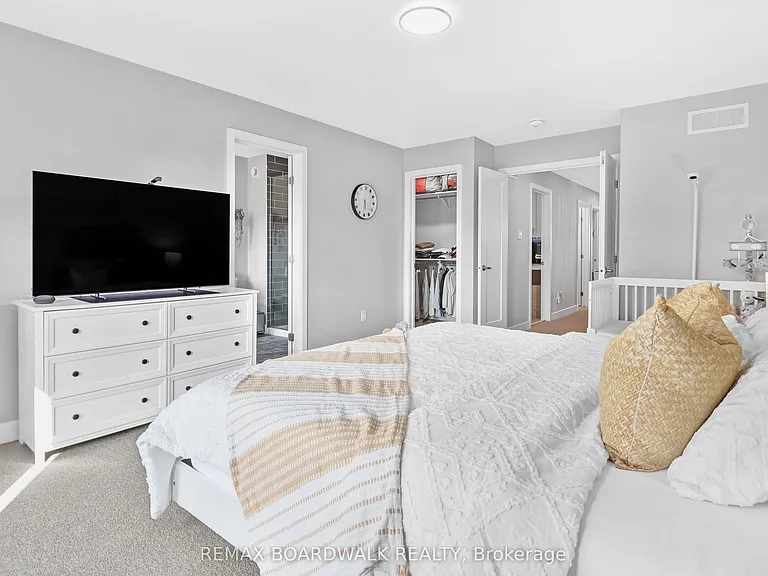 232 Bristol Cres — Photo 17